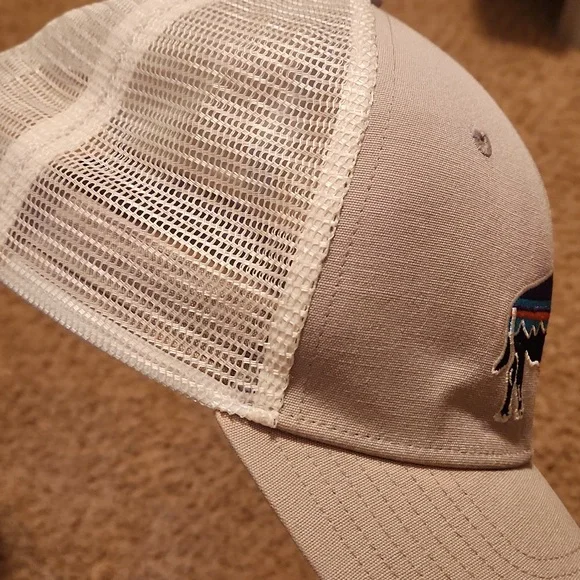 Patagonia White And Gray Mesh Cap With Colorful Buffalo - Picture 3 of 10
